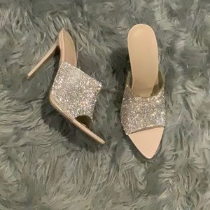 NWOB Nude and rhinestone mule